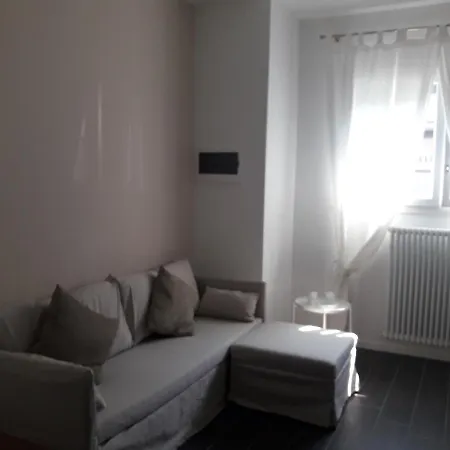 Quiet And Comfortable In Porta Romana Apartment *